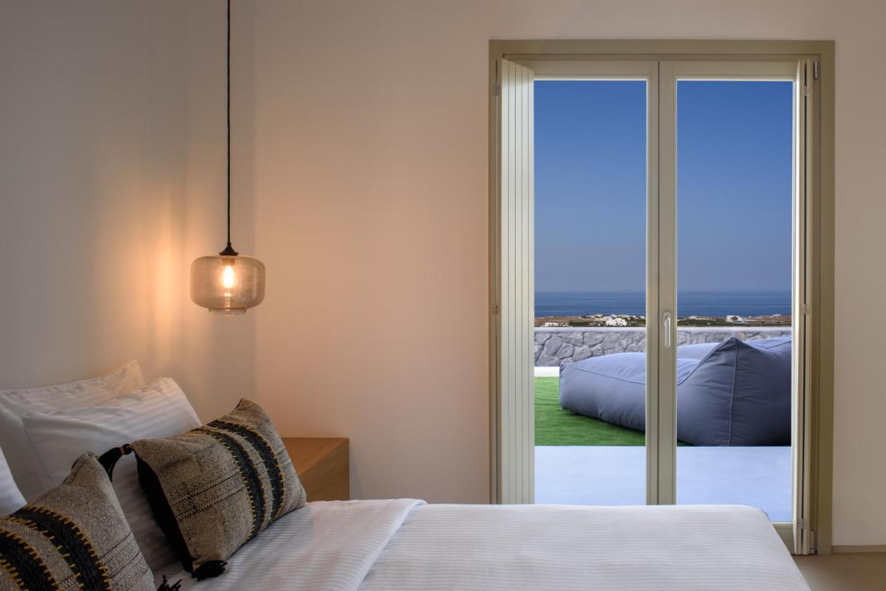Este Luxury Suites Fira  Exterior photo