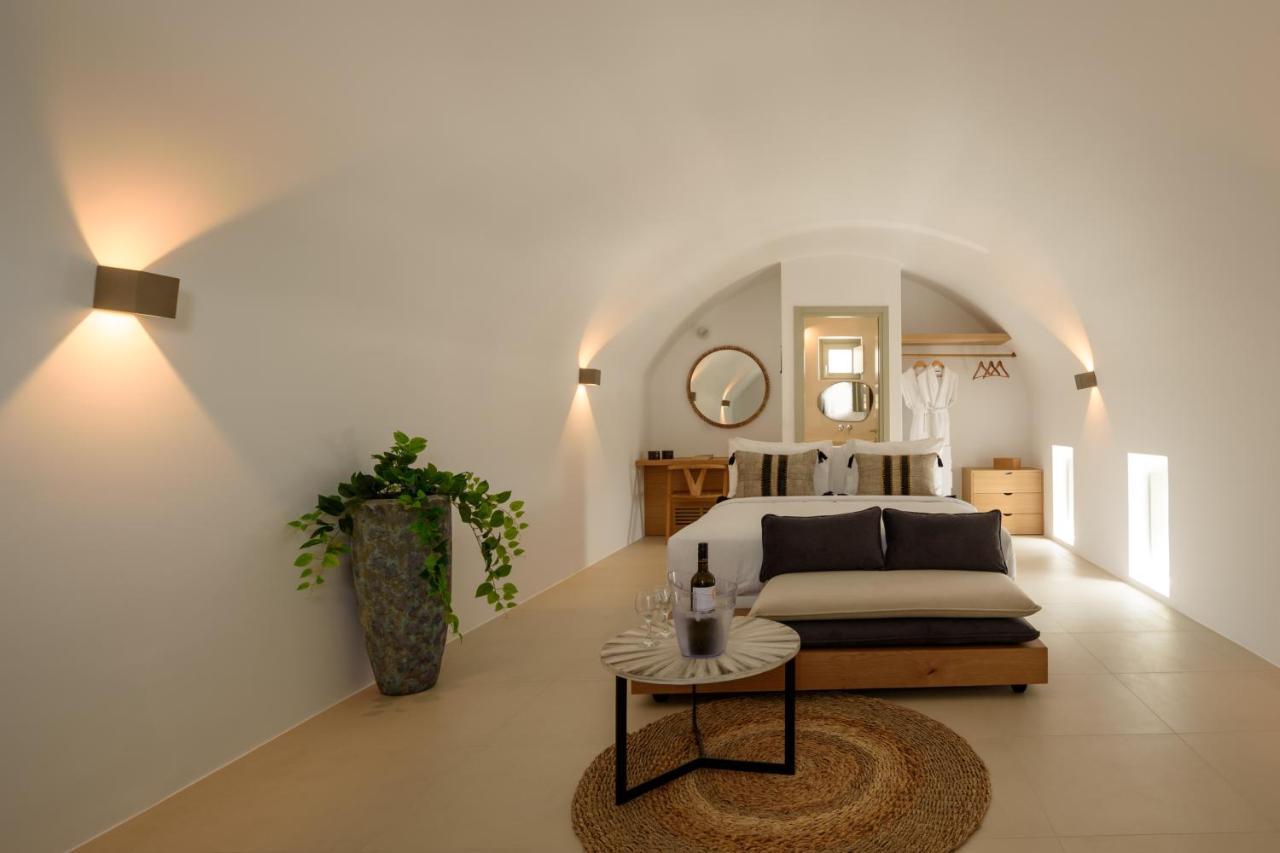 Este Luxury Suites Fira  Exterior photo